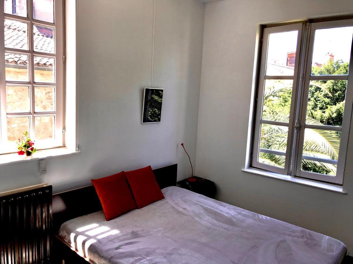 Appartement A La Roquette, Dans L'Hotel De Divonne, Classe. Arles Ngoại thất bức ảnh